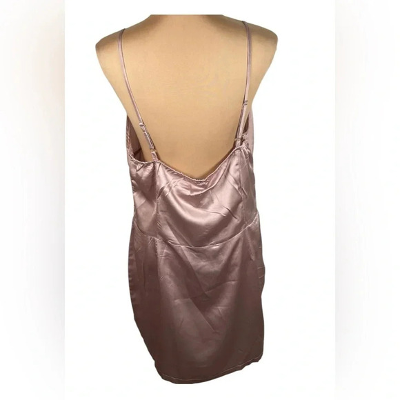 Pretty Little Thing MAUVE SATIN CORSET DETAIL LACE TRIM STRAPPY BODYCON DRESS - Picture 5 of 15
